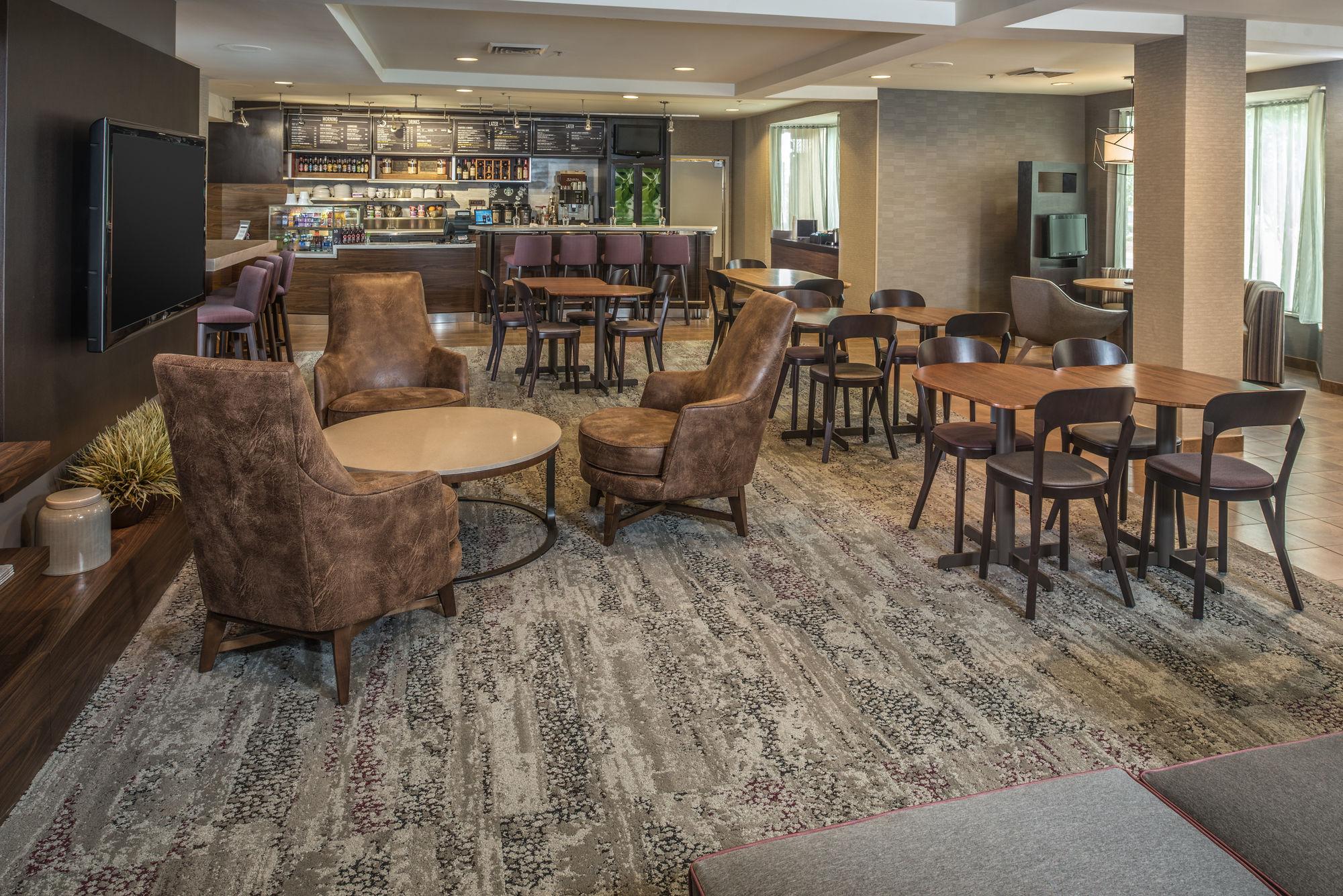 Courtyard By Marriott Hotel